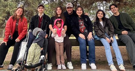 Andi Eigenmann poses for family photos with kids, Eigenmann clan in.